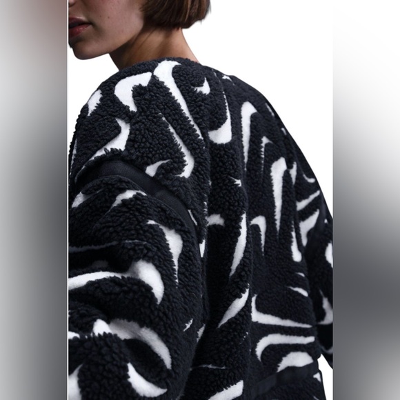 Nike Sportswear - Women's Sherpa Jacket - Picture 6 of 7